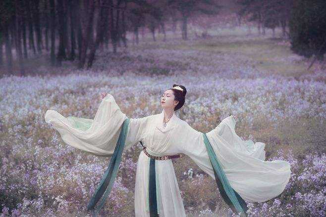 七绝·读《初雪》——和知行合一诗友（藏头）（新韵）1.jpg